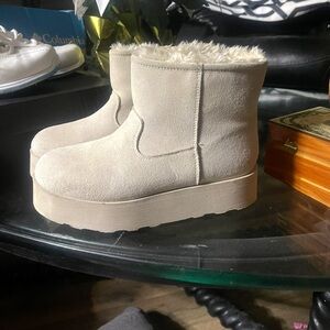 Time and Tru Women's Beige Suede Winter Boots